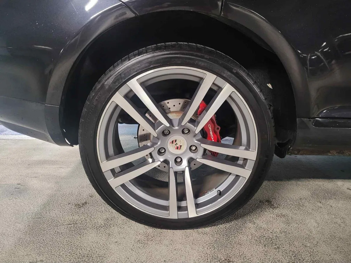 Porsche cayenne 22 inch turbo alloys for sale - Image 2