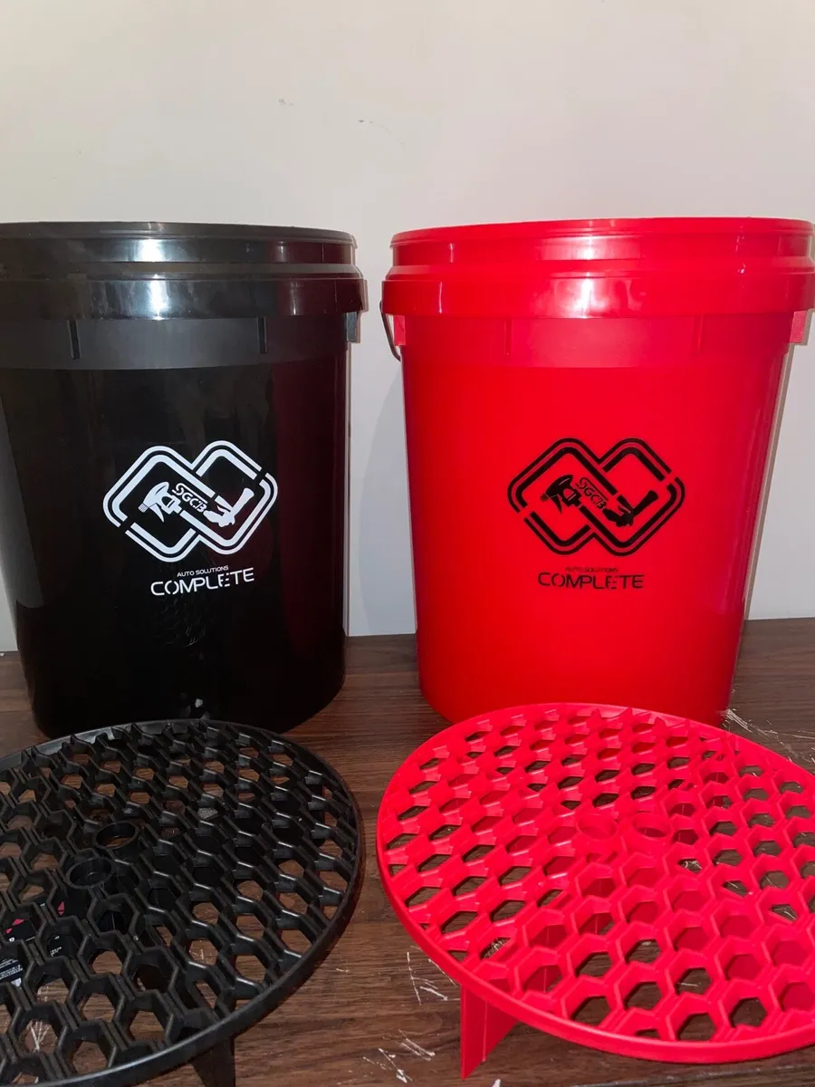 2X 20 Litre Wash Buckets With Grit Guards - Image 1