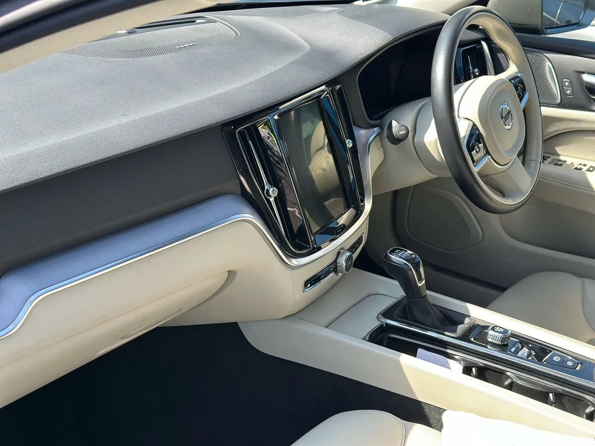 Volvo V60 2019 - Image 2