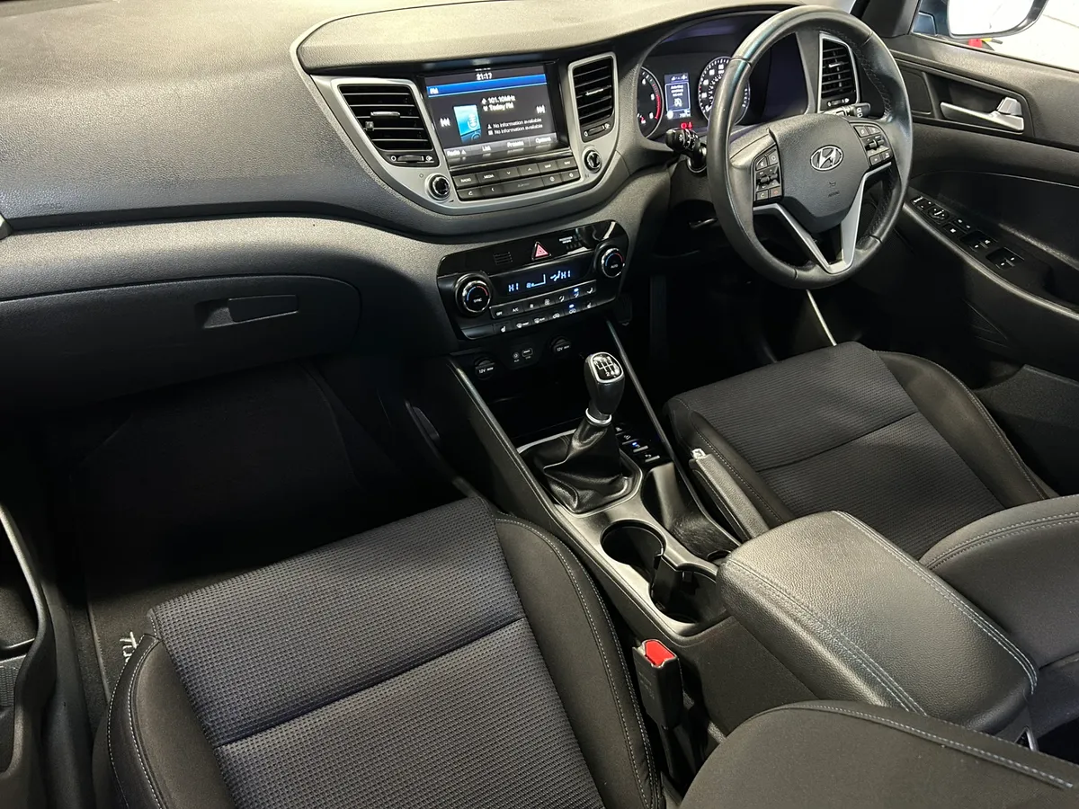 2018 Hyundai Tucson Se Nav low Milage - Image 2