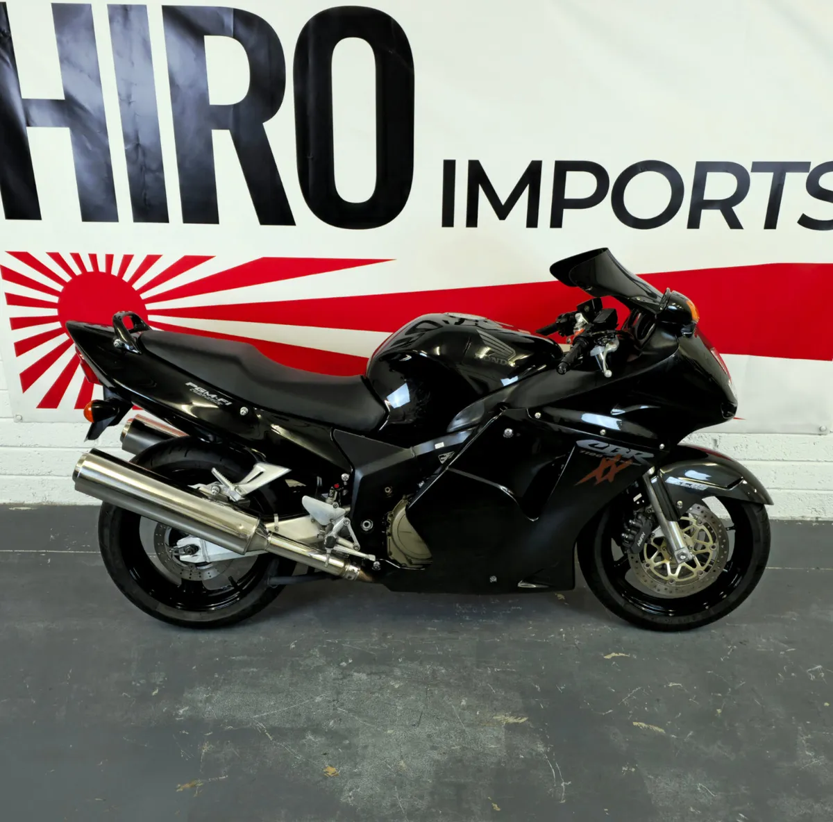 2000 Honda CBR1100XX Super Blackbird - Image 1