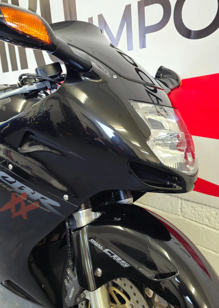 2000 Honda CBR1100XX Super Blackbird - Image 3