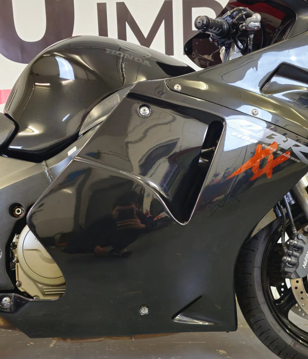 2000 Honda CBR1100XX Super Blackbird - Image 4
