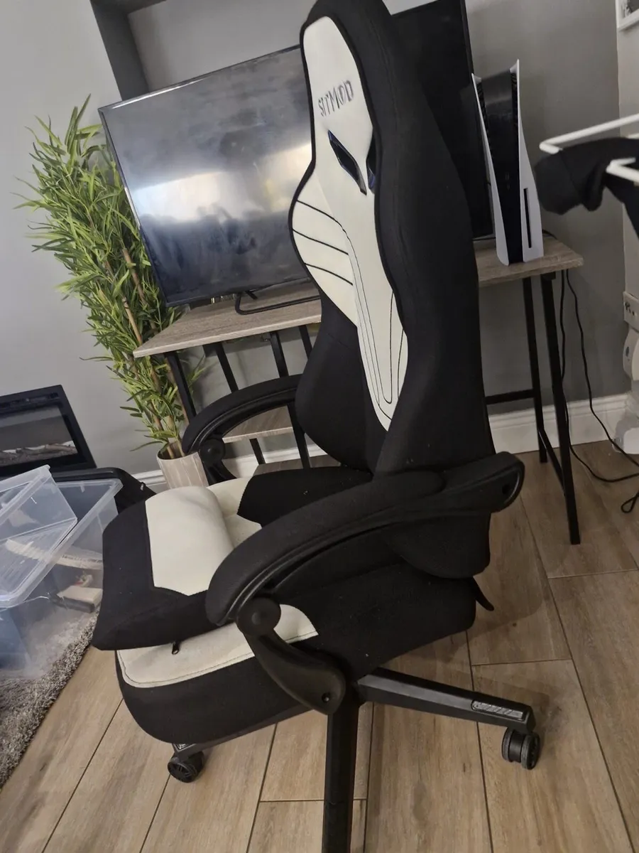 Gaming Chair - Image 1