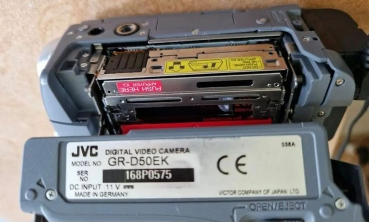 JVCGR-D50EK Digital Camcorder Video Camera All in - Image 3