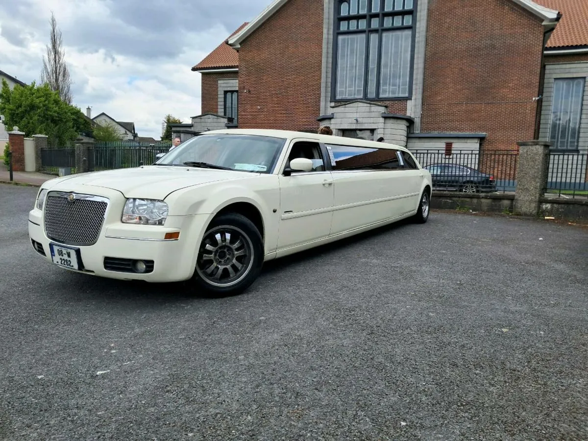 Chrysler limousine - Image 1