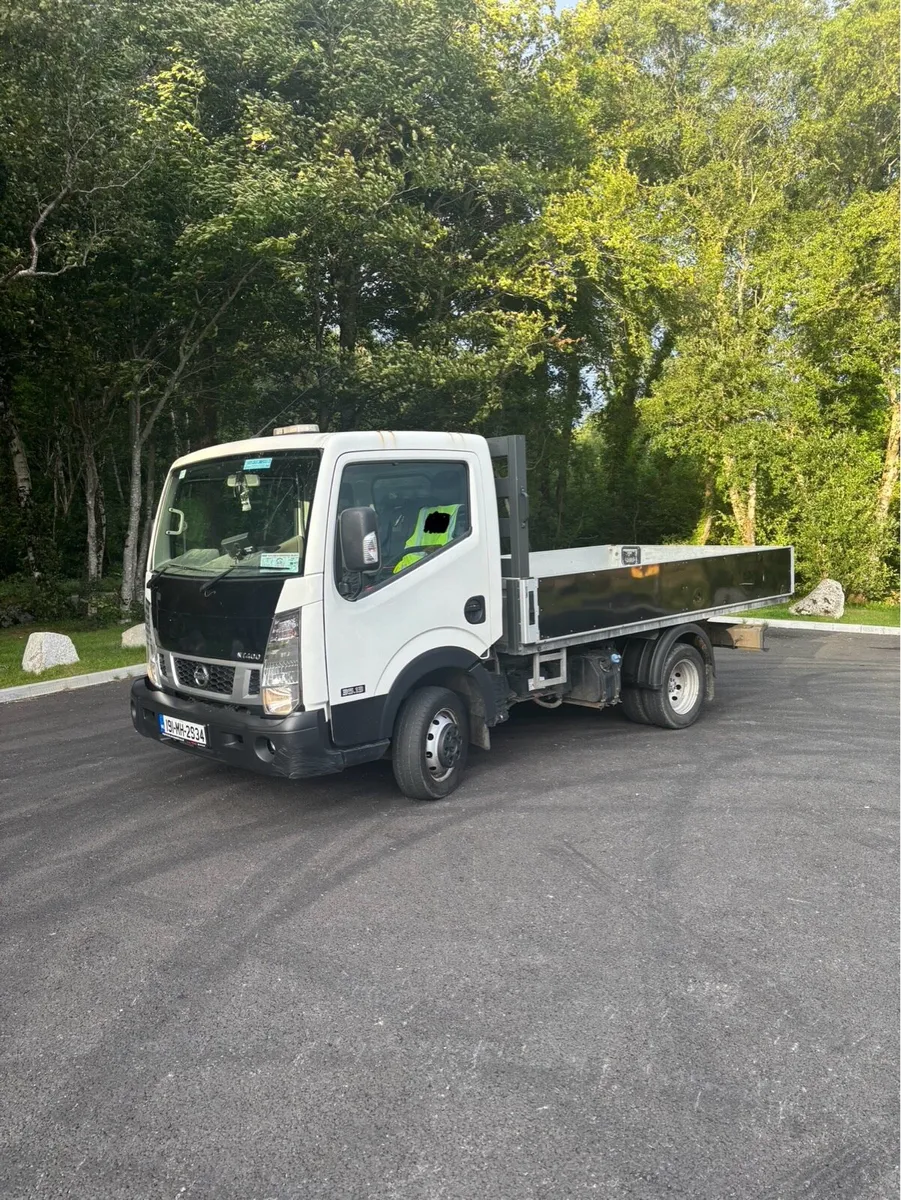 2019 Nissan NT400 Cabstar Twinwheel Dropside - Image 1
