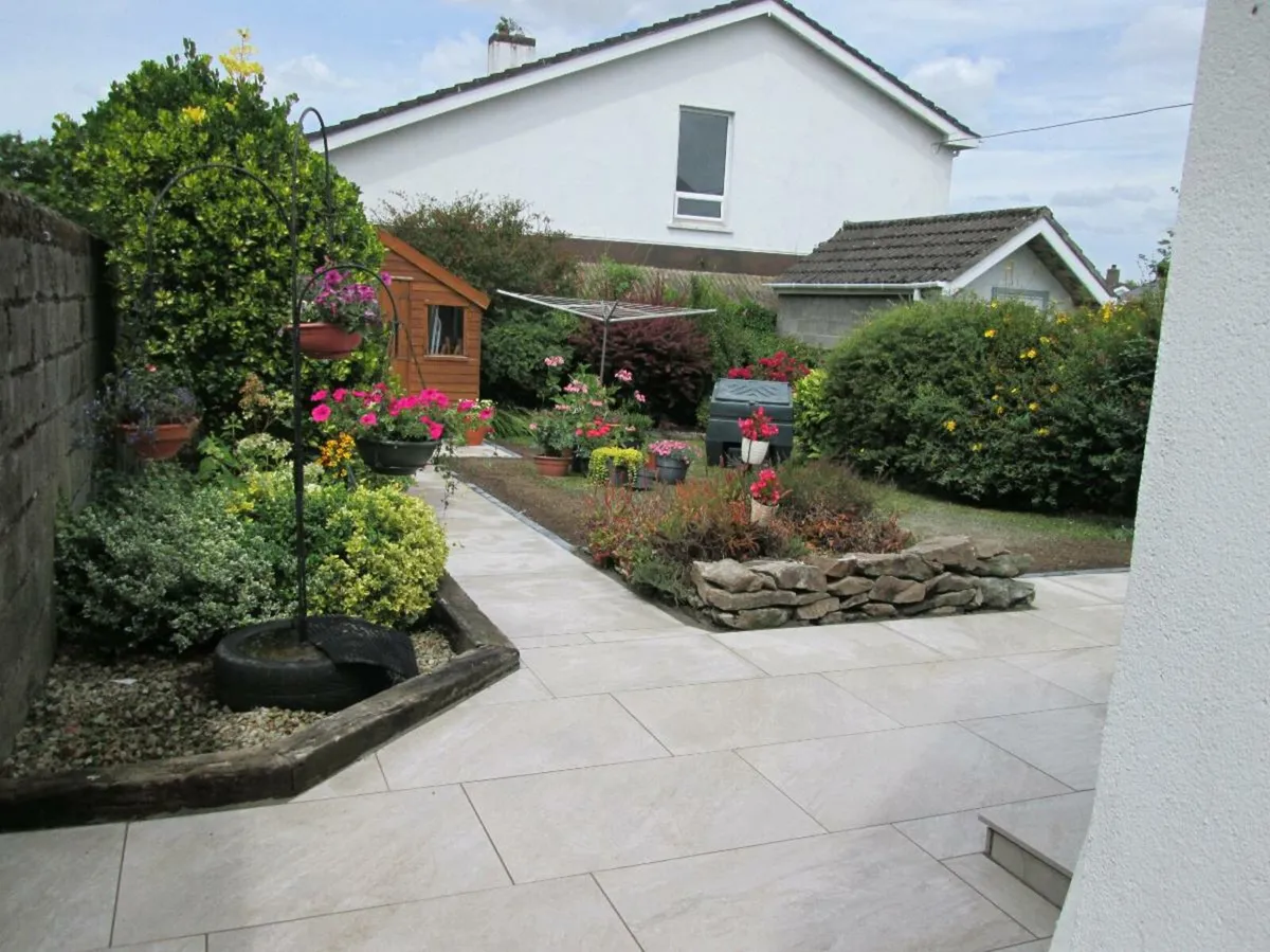 LAKESIDE LANDSCAPING AND PAVING - Image 1