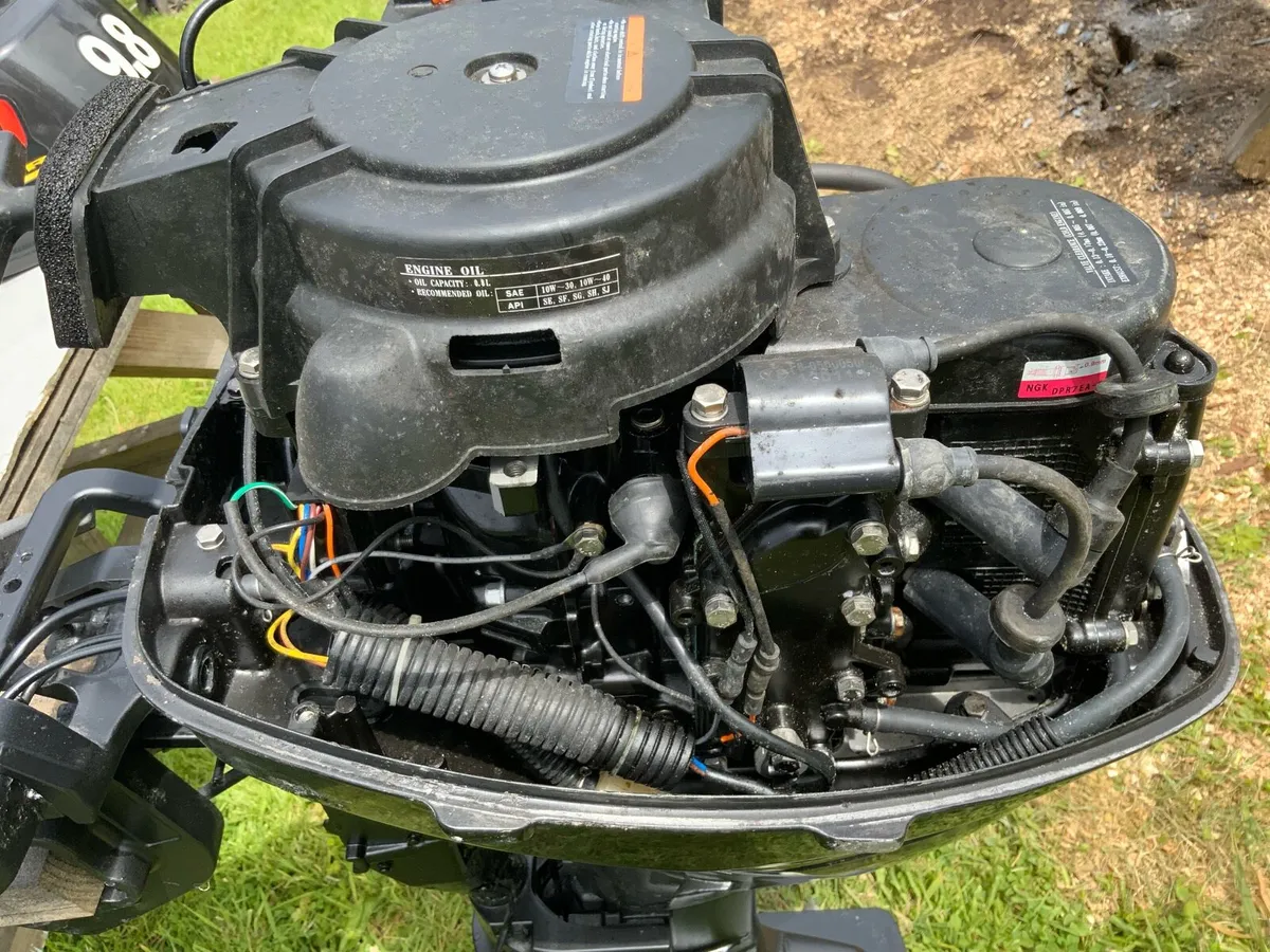 Boat and engine - Image 4