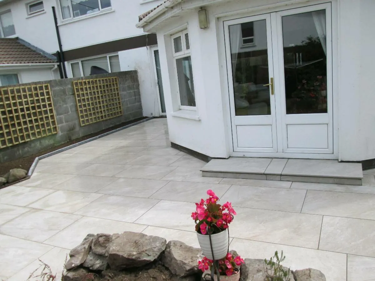 LAKESIDE LANDSCAPING AND PAVING - Image 2