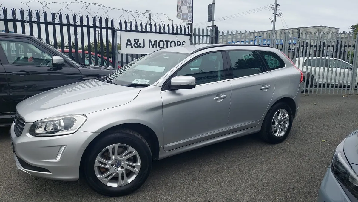 15 Volvo XC60 2.0 Diesel Automatic - Image 4