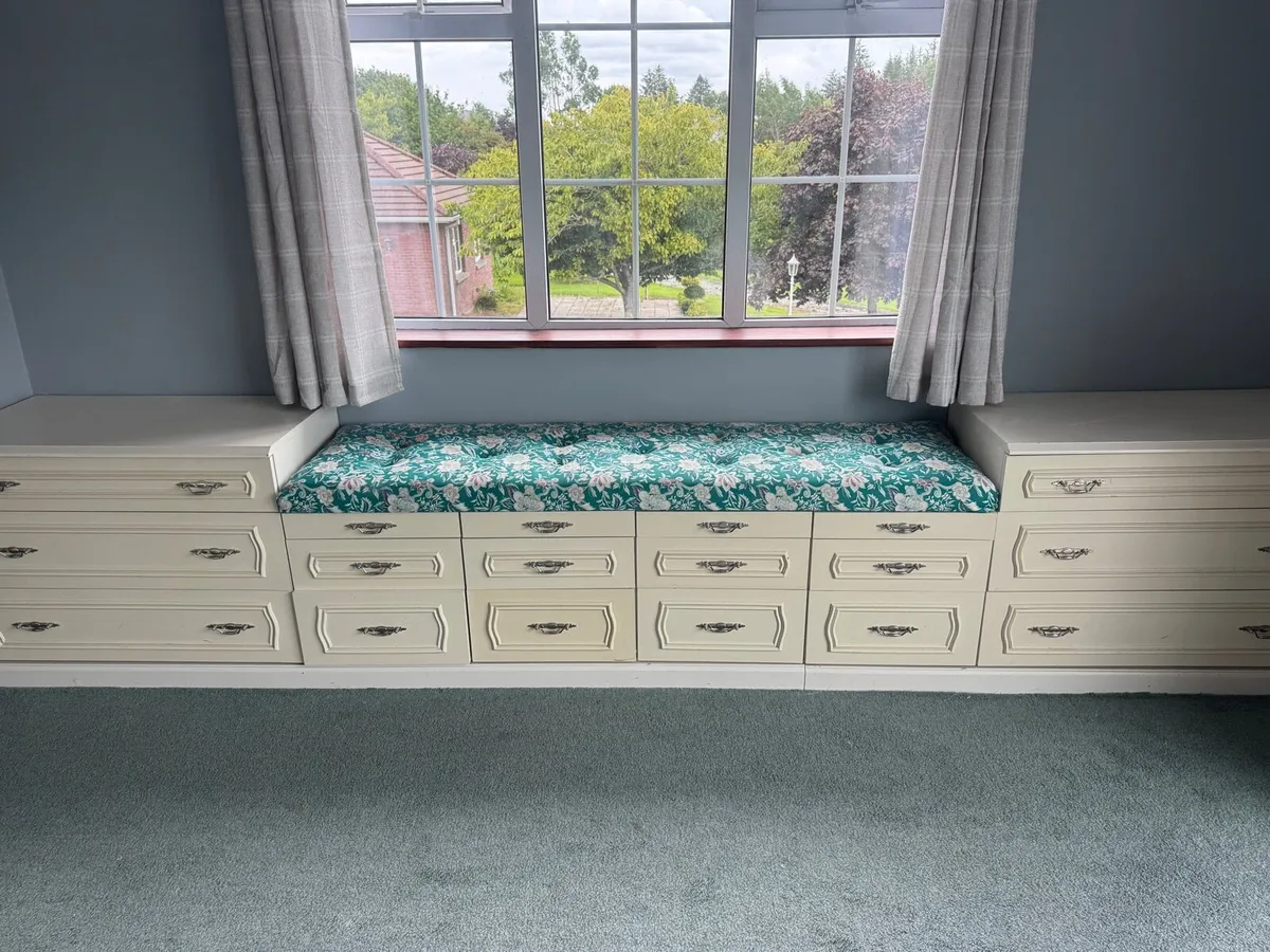 Bedroom drawer unit