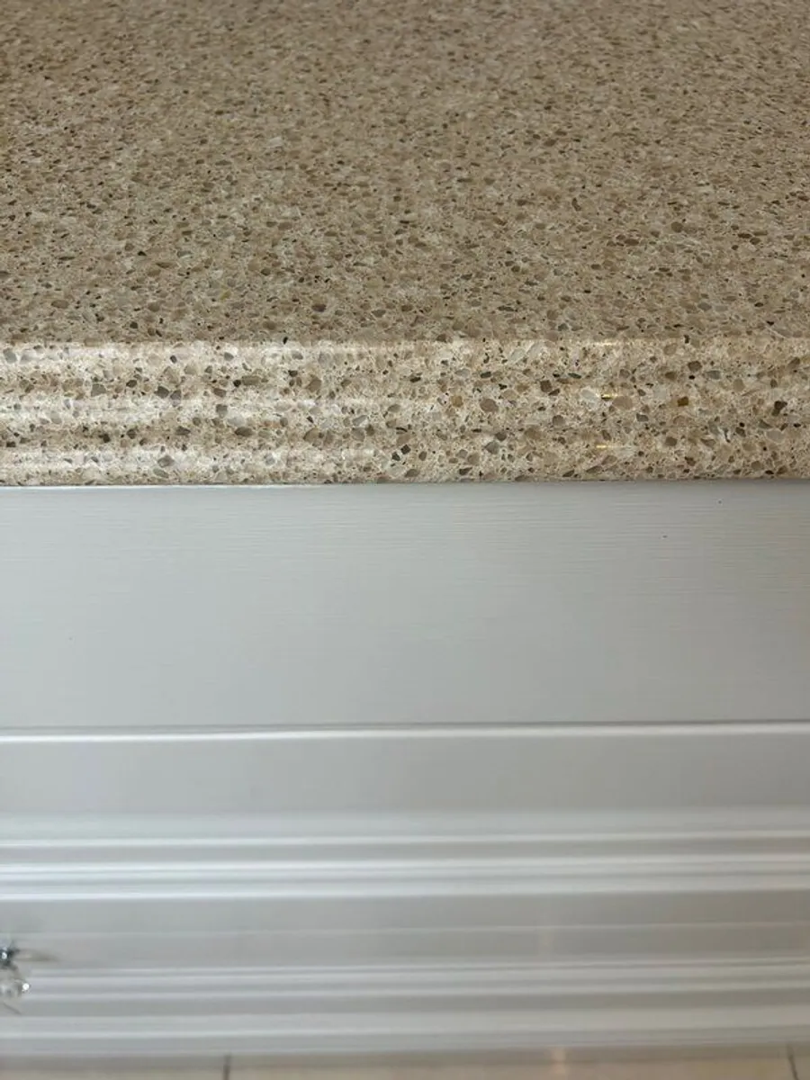 Quartz worktop - Image 3