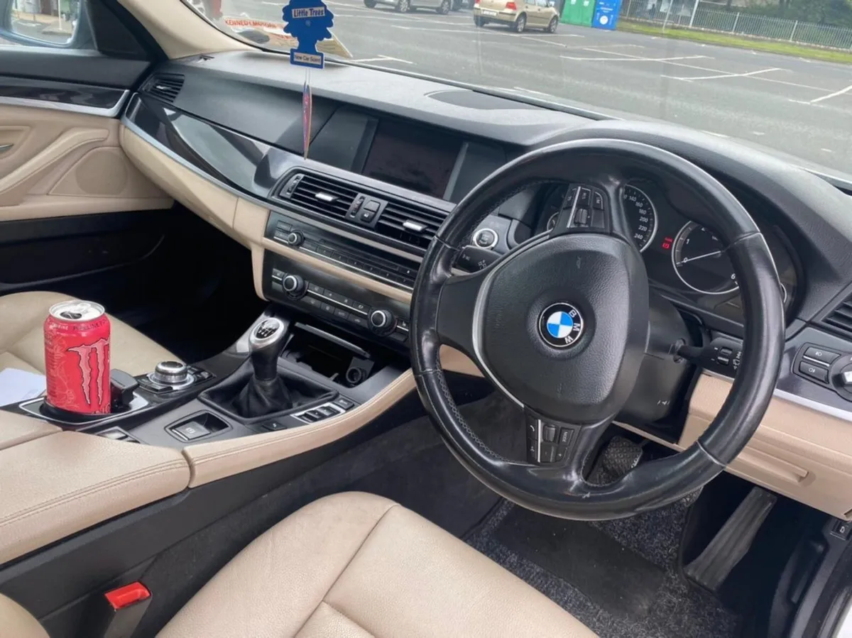 BMW 5-Series 2012 - Image 2