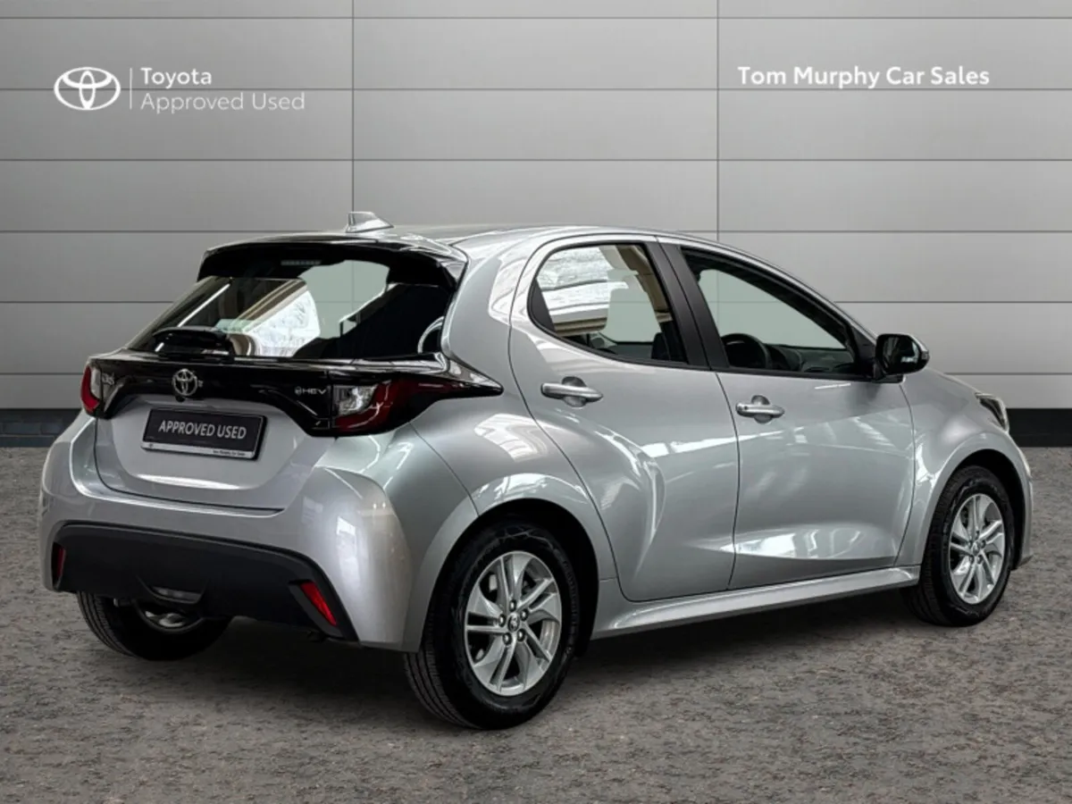 Toyota Yaris Yaris Hybrid 115 Luna - Image 2