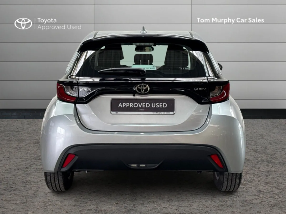 Toyota Yaris Yaris Hybrid 115 Luna - Image 4