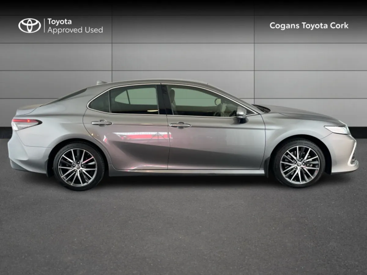 Toyota Camry CAMRY PLATINUM EDITION - Image 3