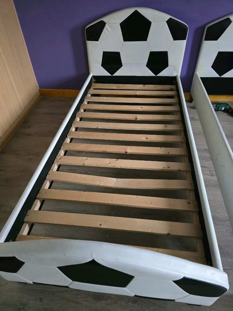 Bed frame - Image 1