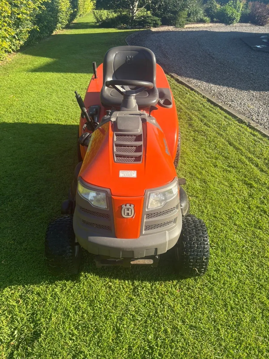 Ride on lawnmower - Image 2