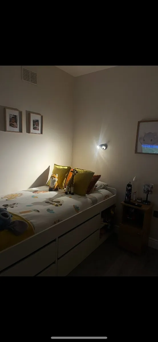 Bed - Image 1