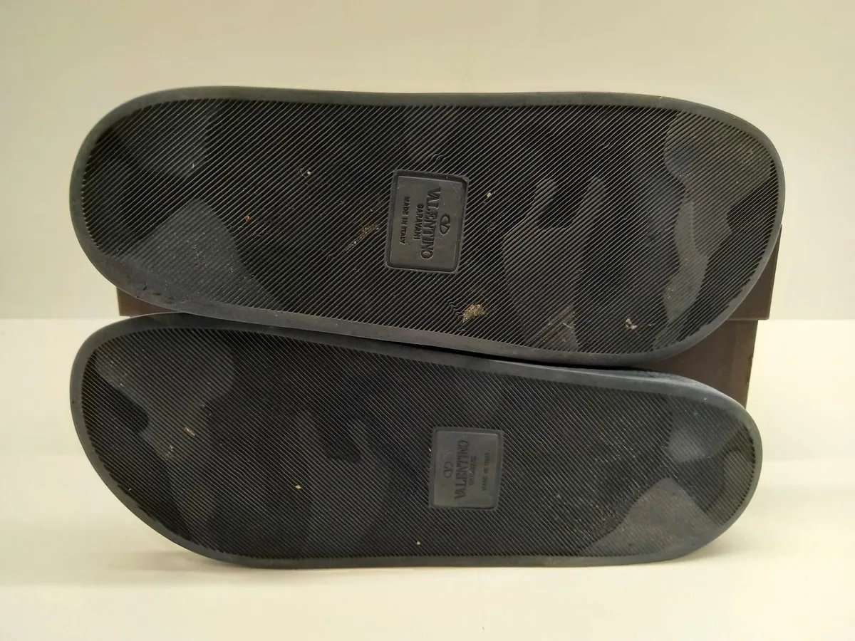Online Auction Of Valentino Flip Flops & More! - Image 3