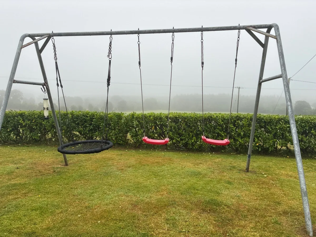 Children’s swing - Image 1