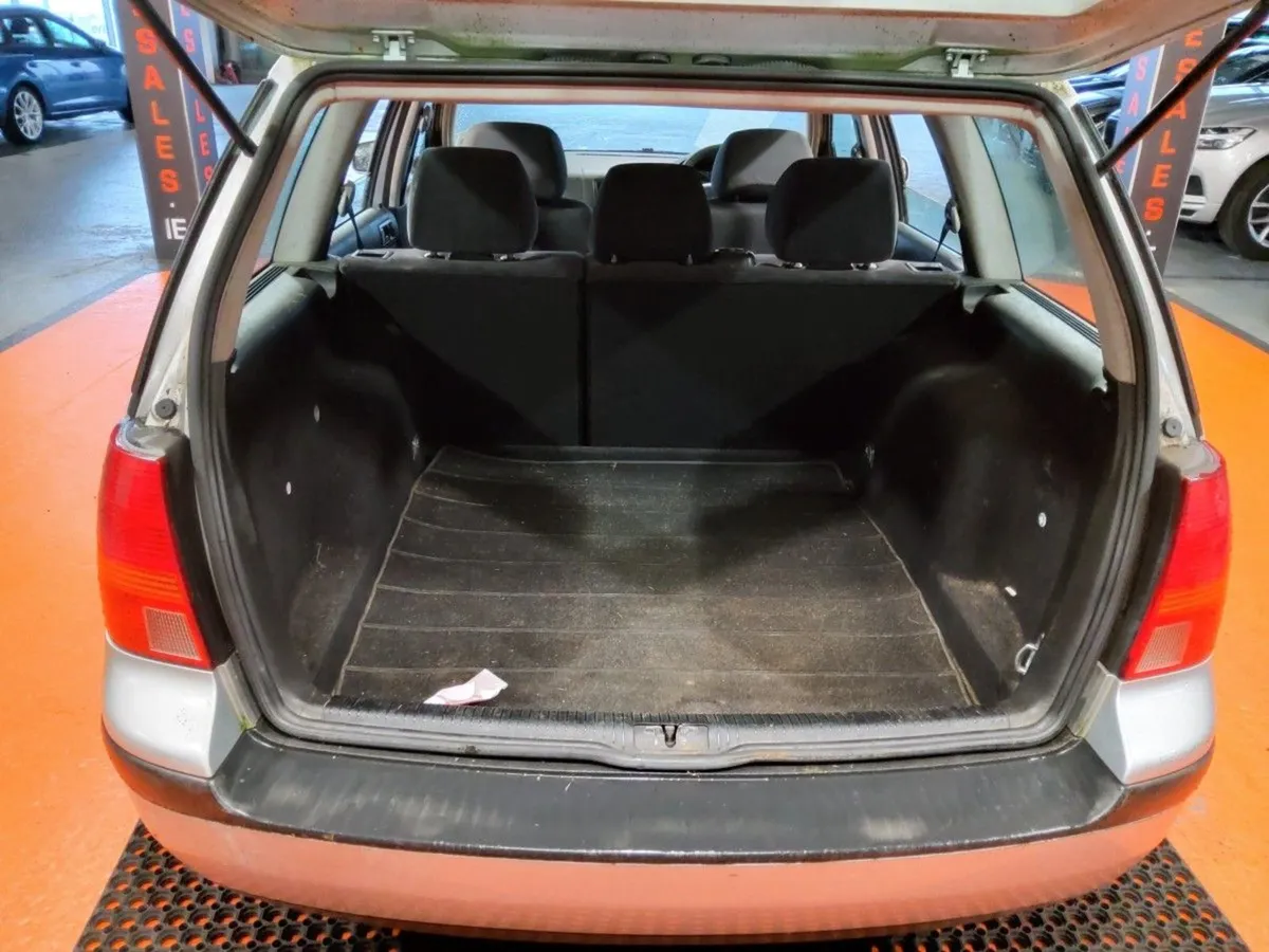Volkswagen Golf 1.9 TDI Base - Image 4