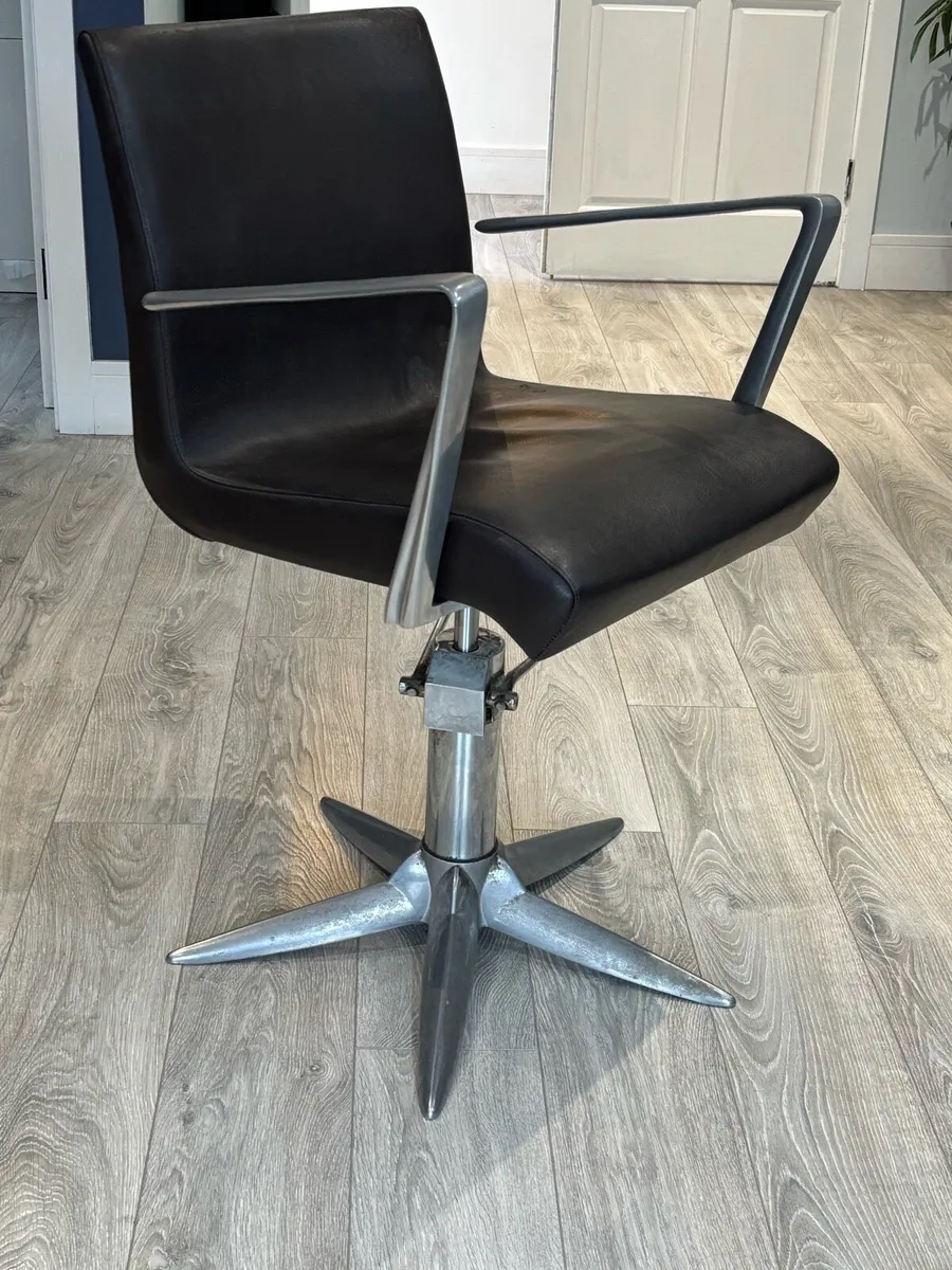 Salon chairs - Image 1