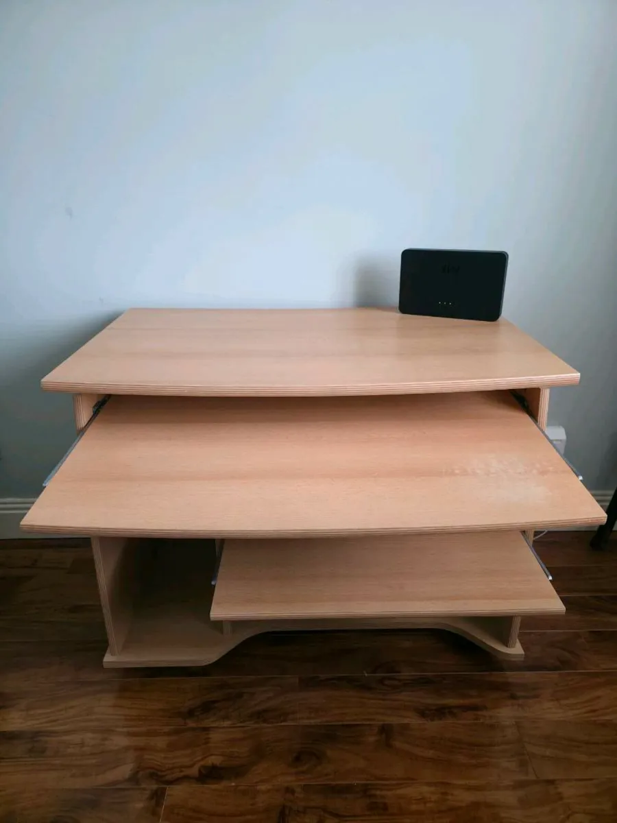 Study desk, free - Image 2