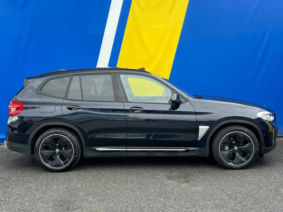 BMW iX3 PREMIER EDITION // PANORAMIC SUNROOF // 20 - Image 4