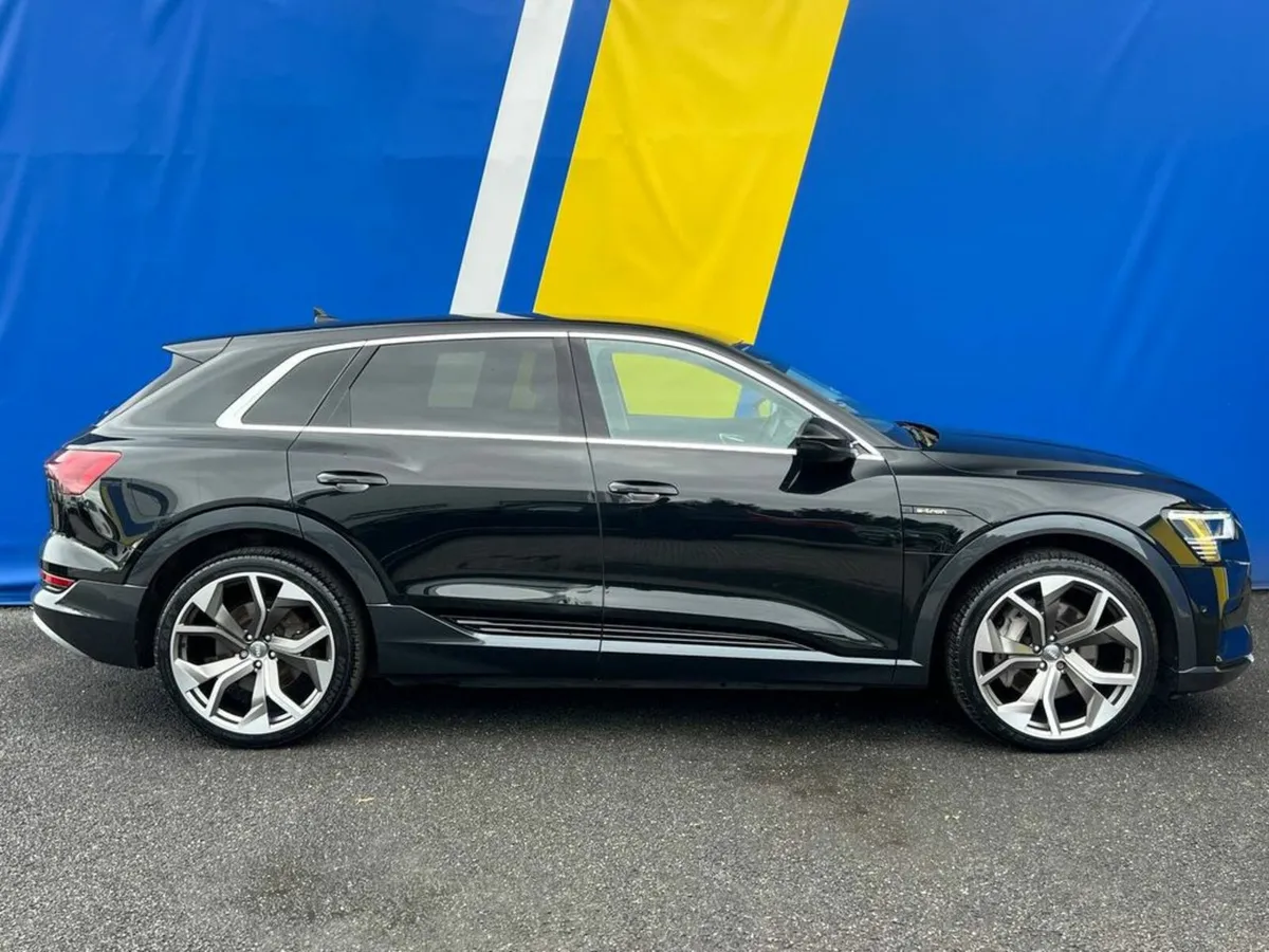 Audi e-tron 55 QUATTRO // LEATHER INTERIOR // 360 - Image 2