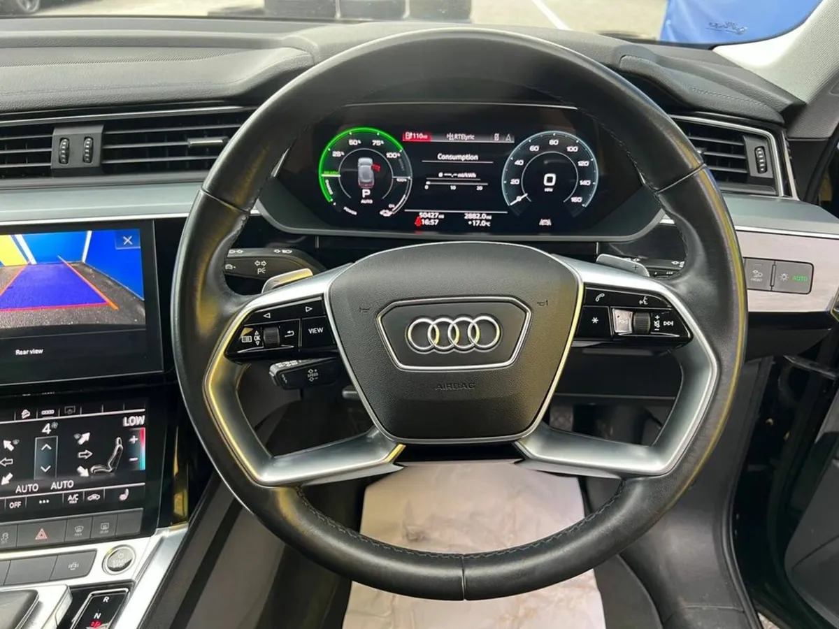 Audi e-tron 55 QUATTRO // LEATHER INTERIOR // 360 - Image 4