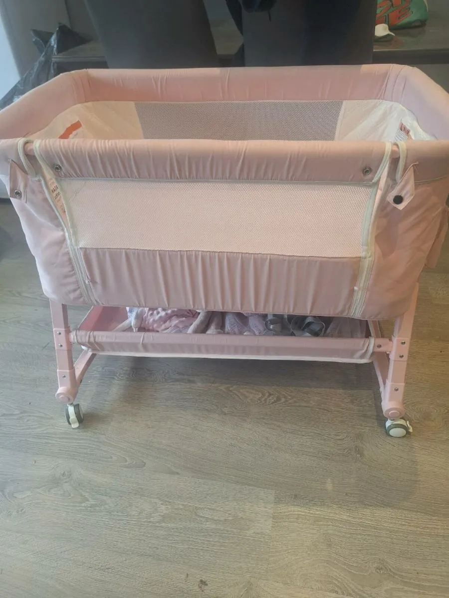 Next to me baby cot - Image 1