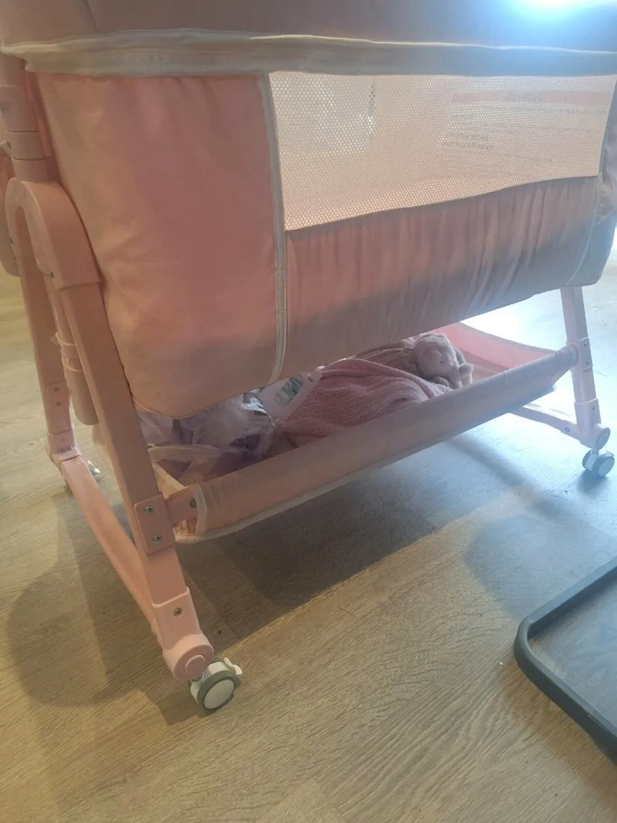 Next to me baby cot - Image 3