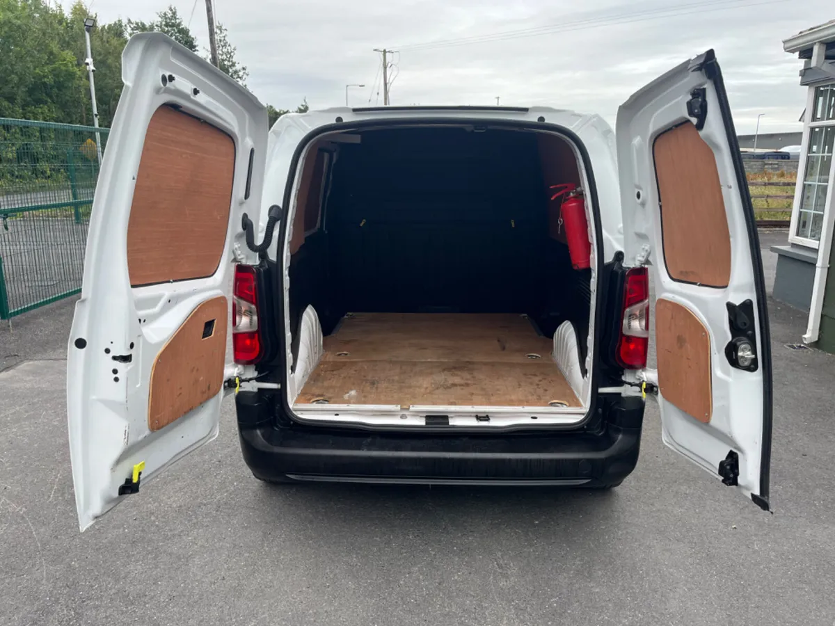 Opel Combo 6 Speed 100BHP 1.5L Diesel - Image 4
