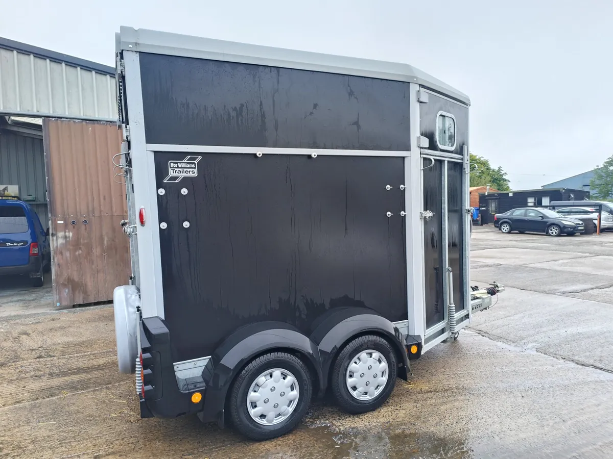 Horse box - Image 1