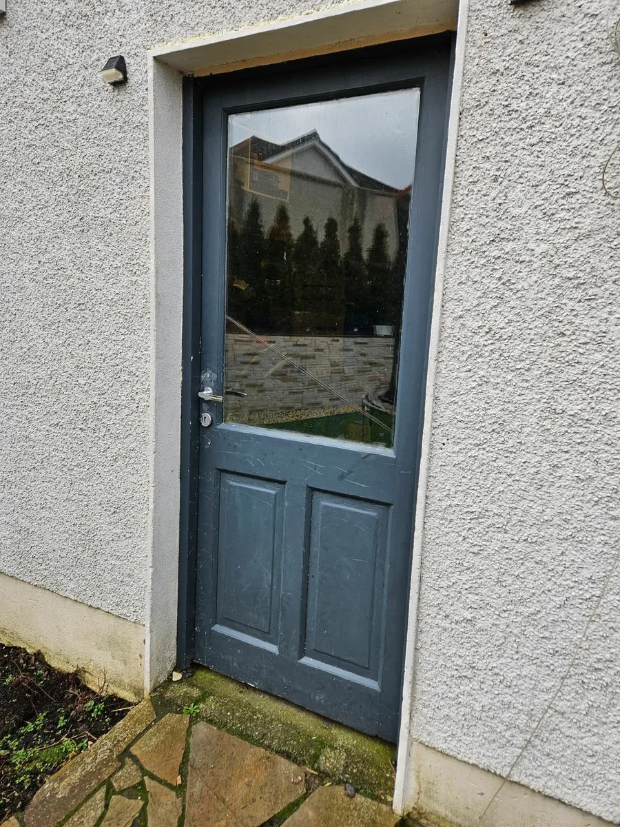 Wooden door ,included frame - Image 1