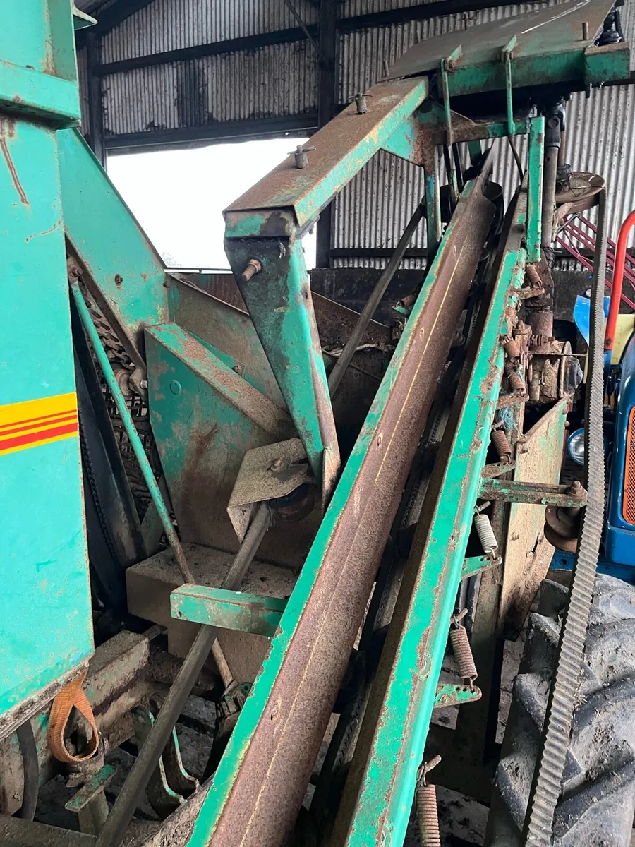 Armour salmon beet harvester - Image 3