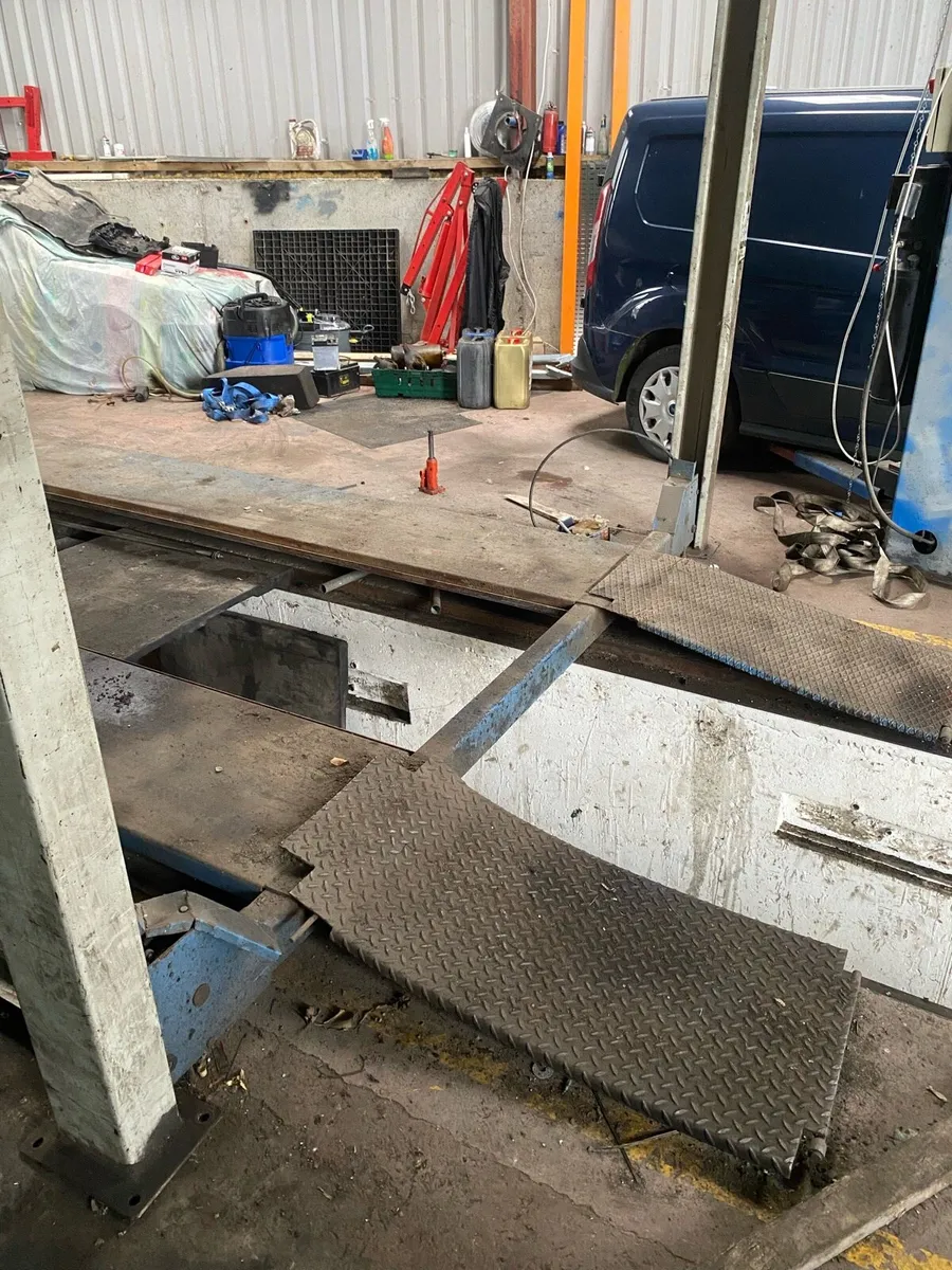 4 Post Lift - Image 2