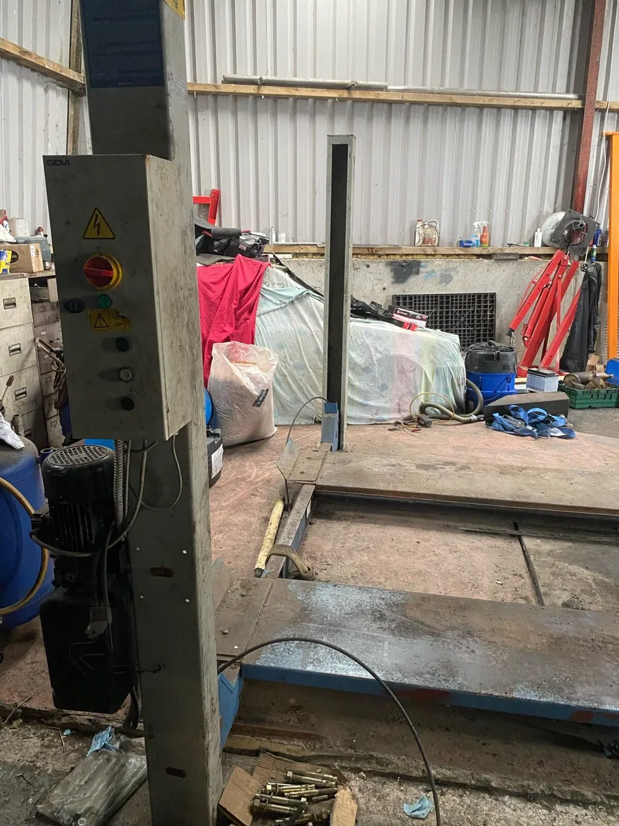 4 Post Lift - Image 3
