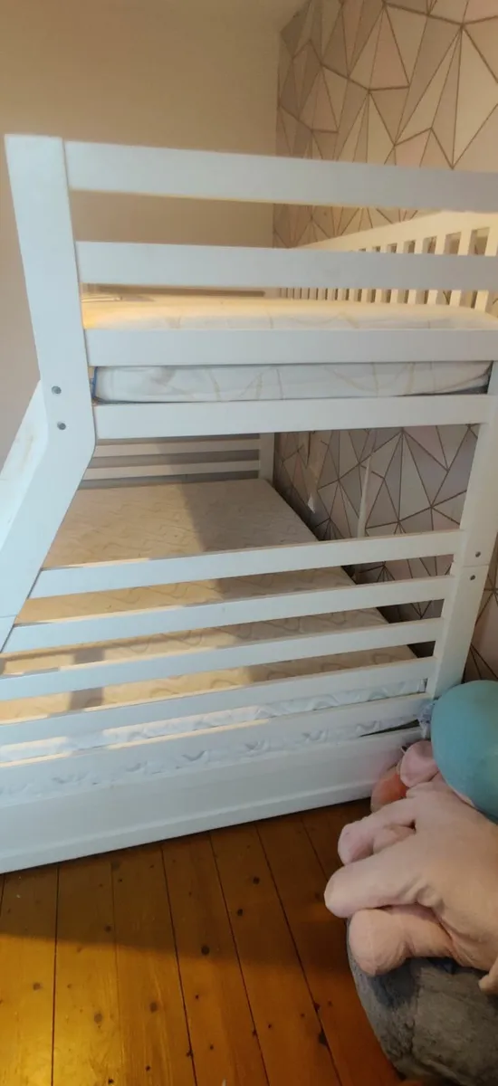Bed - Image 2