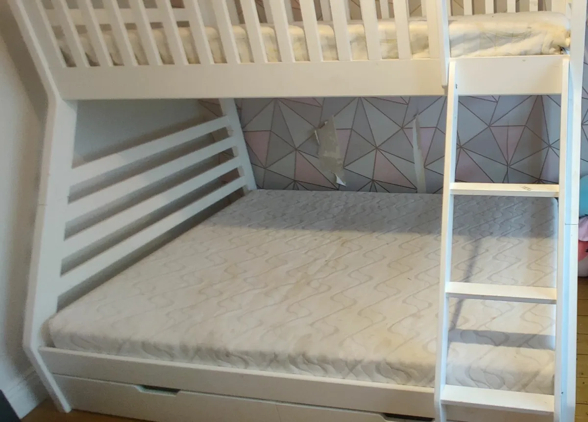 Bed - Image 3
