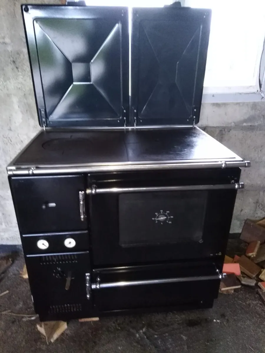 Solid Fuel Cooker heats 10-12 radiators - Image 3