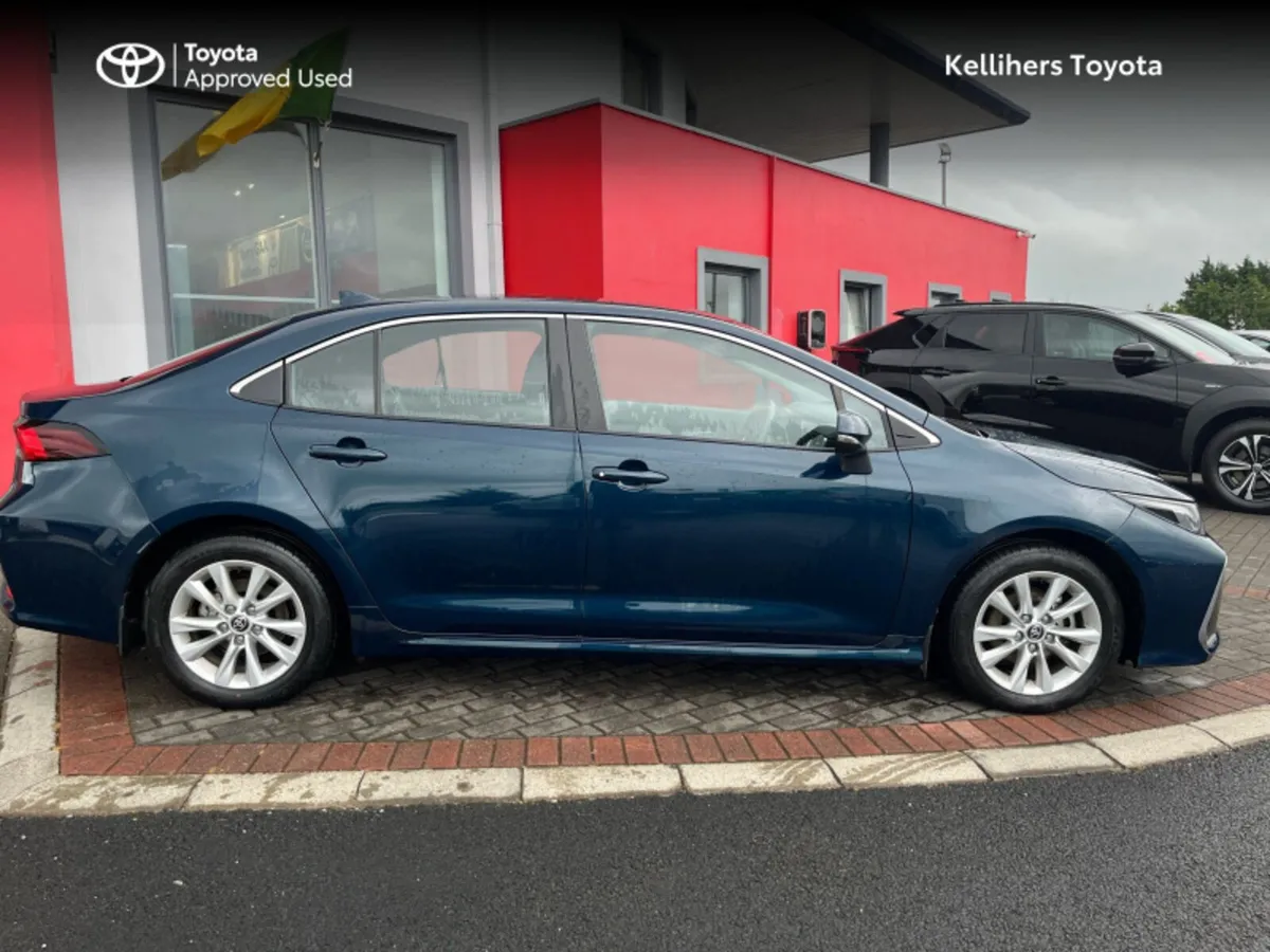 Toyota Corolla HYBRID ELECTRIC LUNA - Image 3