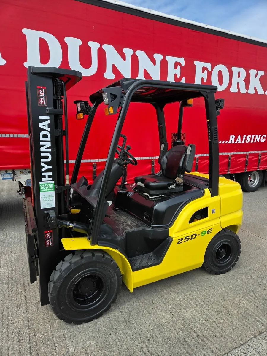 Hyundai 25D-9E Forklift - Image 2