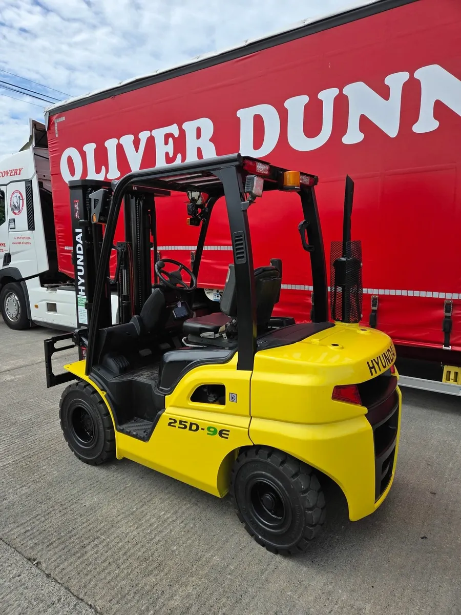 Hyundai 25D-9E Forklift - Image 3