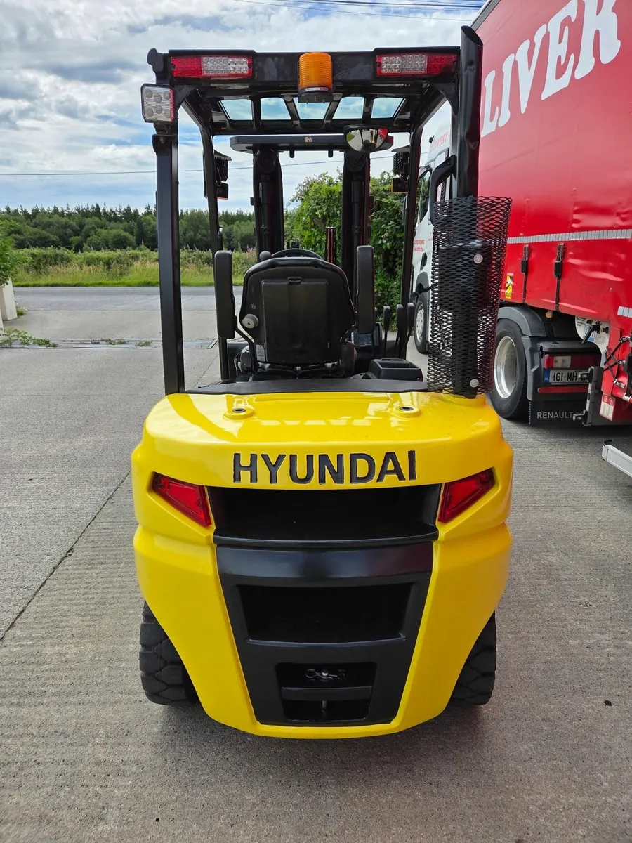 Hyundai 25D-9E Forklift - Image 4