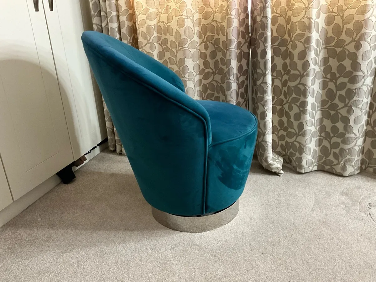 Accent Chair/ Vanity Chair - Image 2