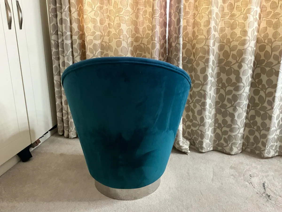 Accent Chair/ Vanity Chair - Image 3