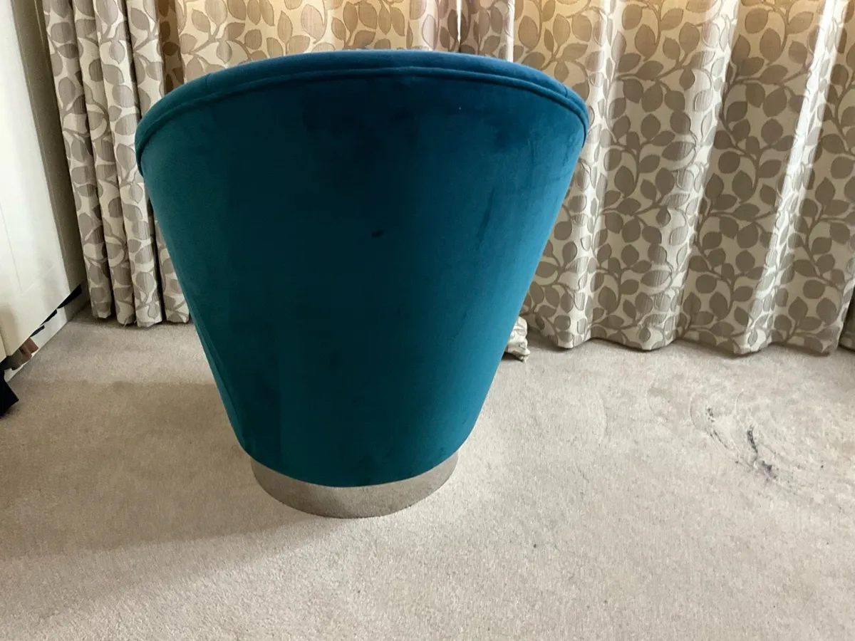 Accent Chair/ Vanity Chair - Image 4